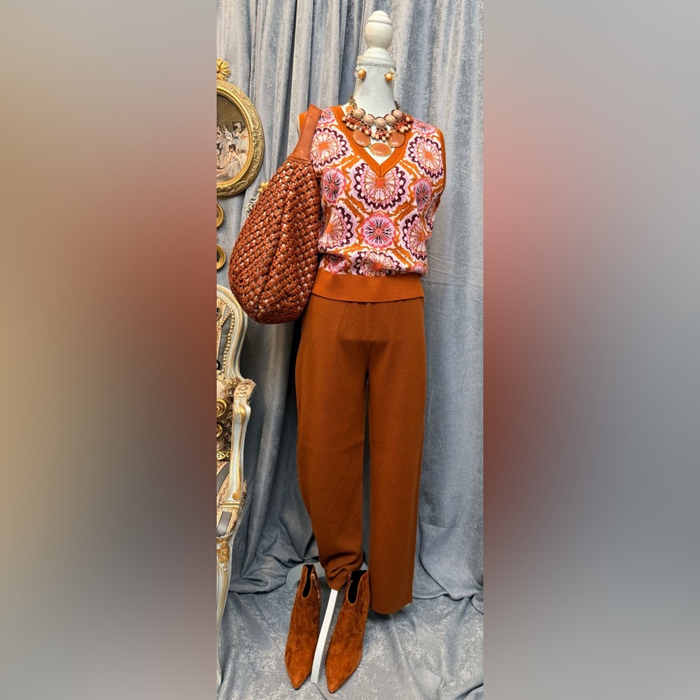 Sold-Knit Vest and Pants Set with Jewelry